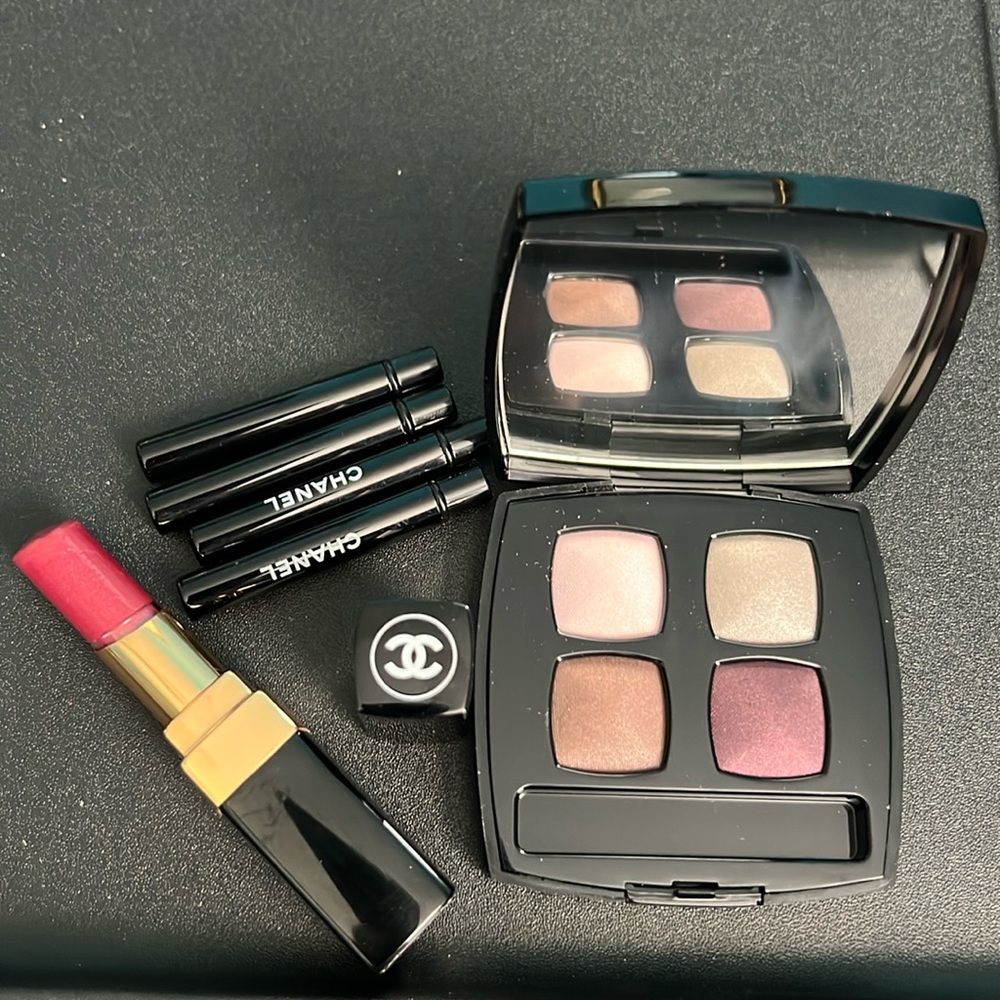 CHANEL ⚜️6 pieces in lot. 1 NWOT Eye Quad, 4 lip brushes, 1 Lipstick